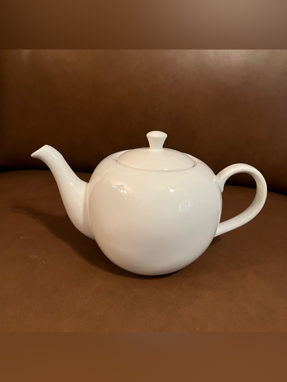 10 Strawberry Street 32oz Classic White Porcelain Teapot